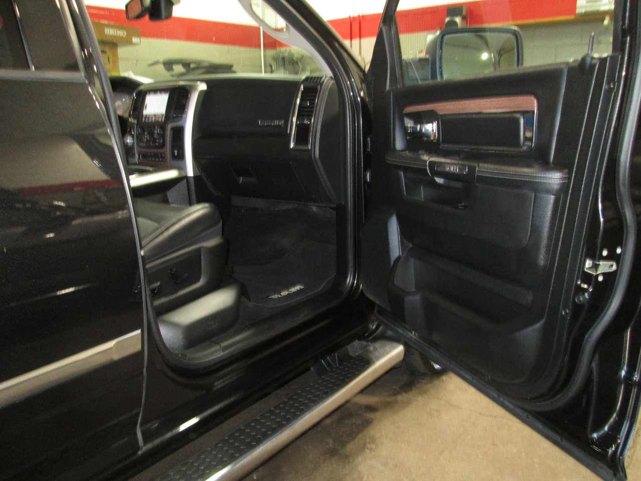 Used 2018 RAM 1500 Laramie w/ Convenience Group image 28