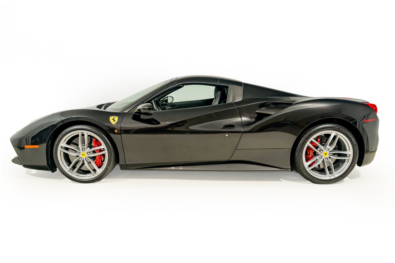 Used 2018 Ferrari 488 Spider RWD image 3