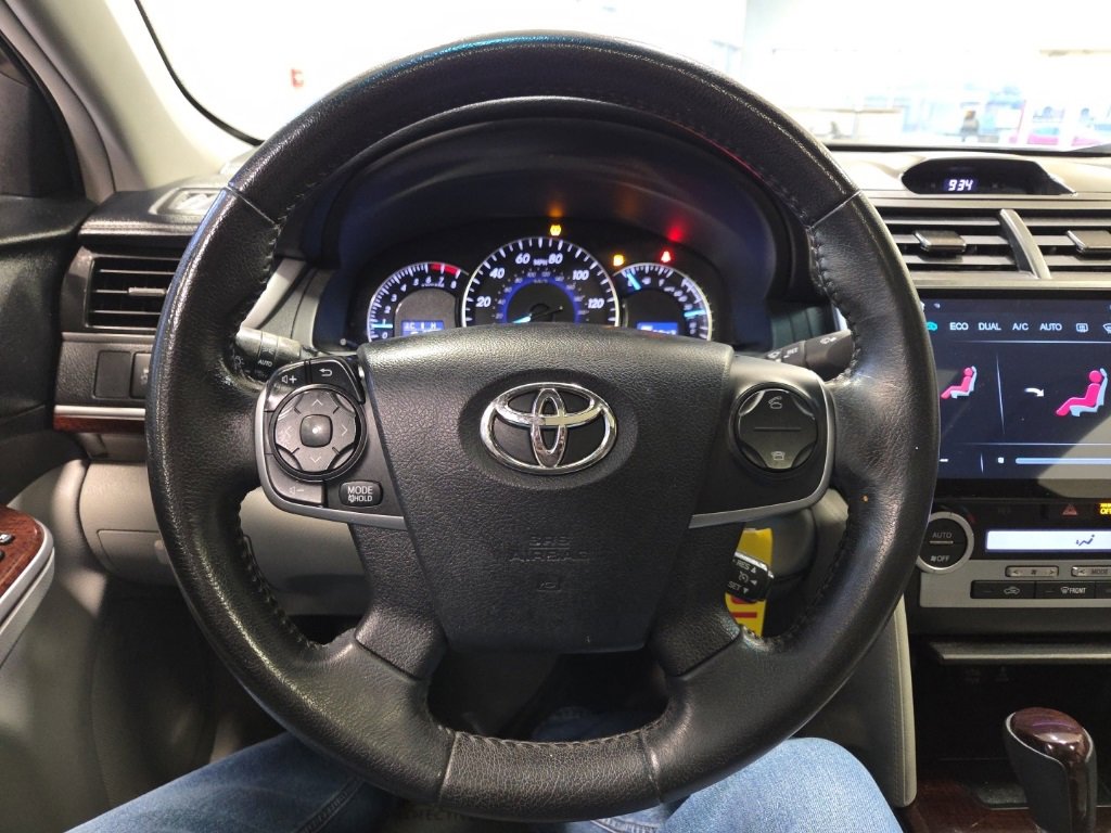 Used 2013 Toyota Camry XLE image 22