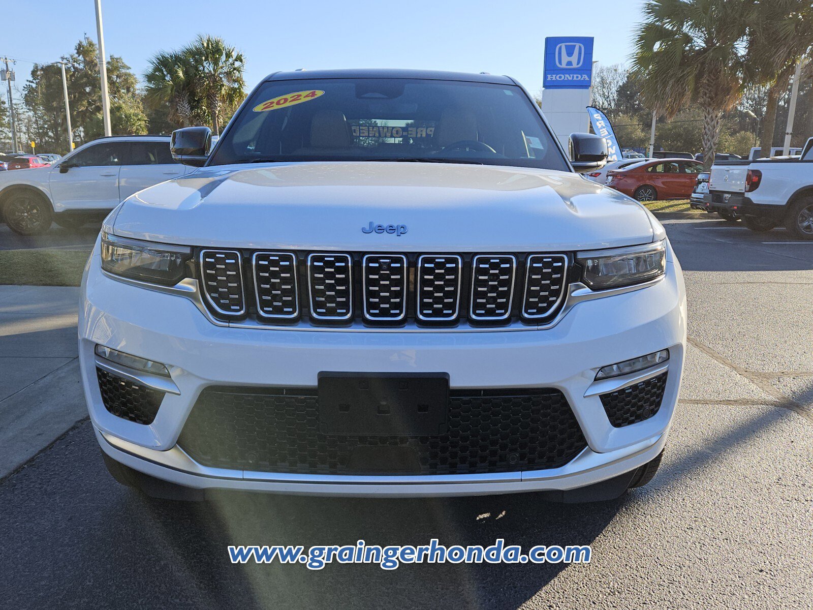 Used 2024 Jeep Grand Cherokee Summit w/ Luxury Tech Group V image 8