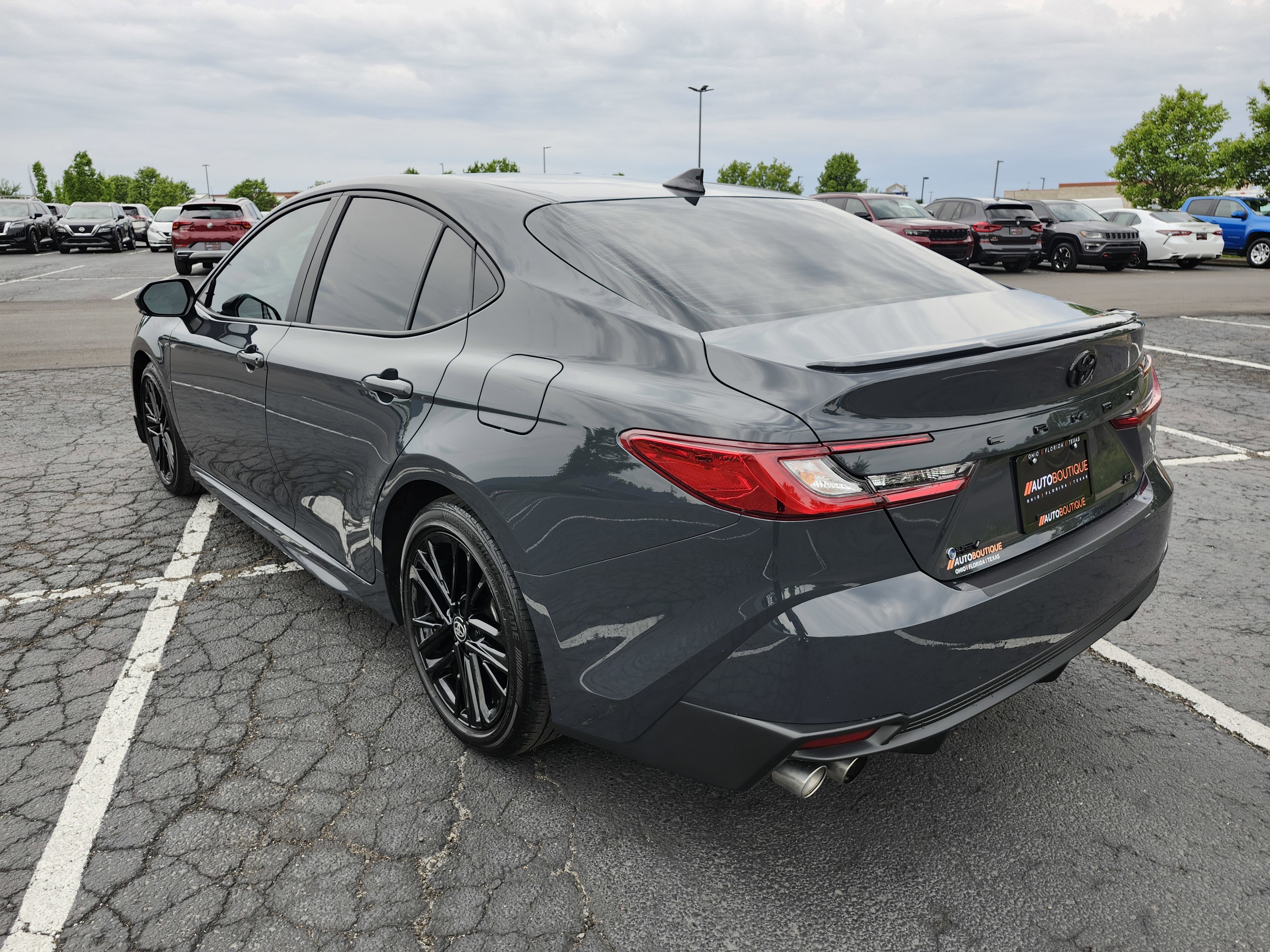 Used 2025 Toyota Camry SE FWD image 14