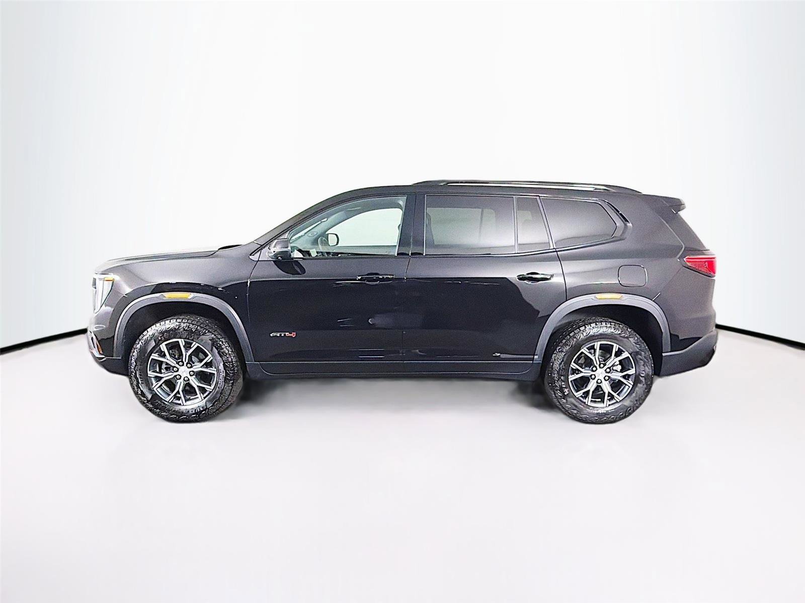 Used 2025 GMC Acadia AT4 AWD/4WD image 8