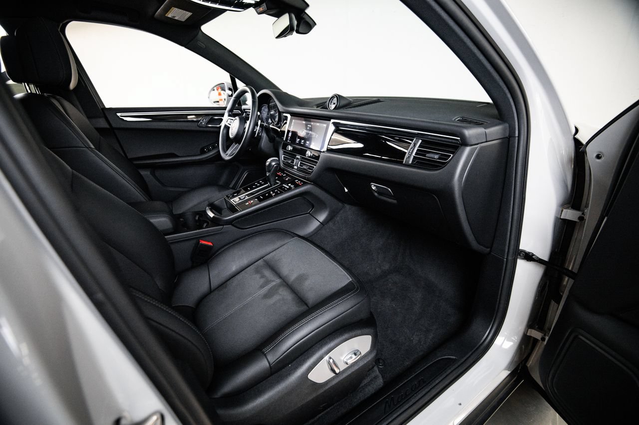 Certified 2023 Porsche Macan AWD/4WD image 28