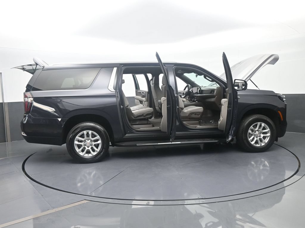Used 2025 Chevrolet Suburban LT RWD image 86