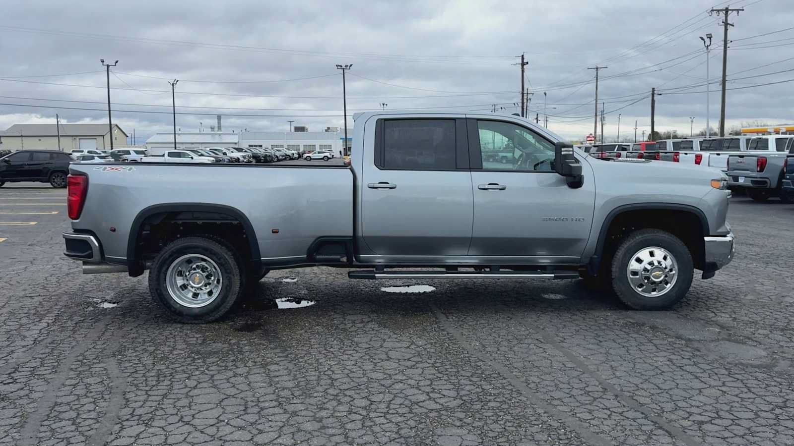 New 2026 Chevrolet Silverado 3500 LT w/ All Star Edition AWD/4WD image 9