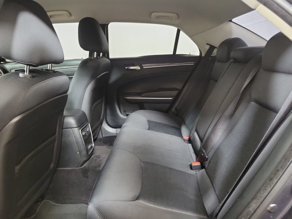 Used 2018 Chrysler 300 Touring RWD image 23