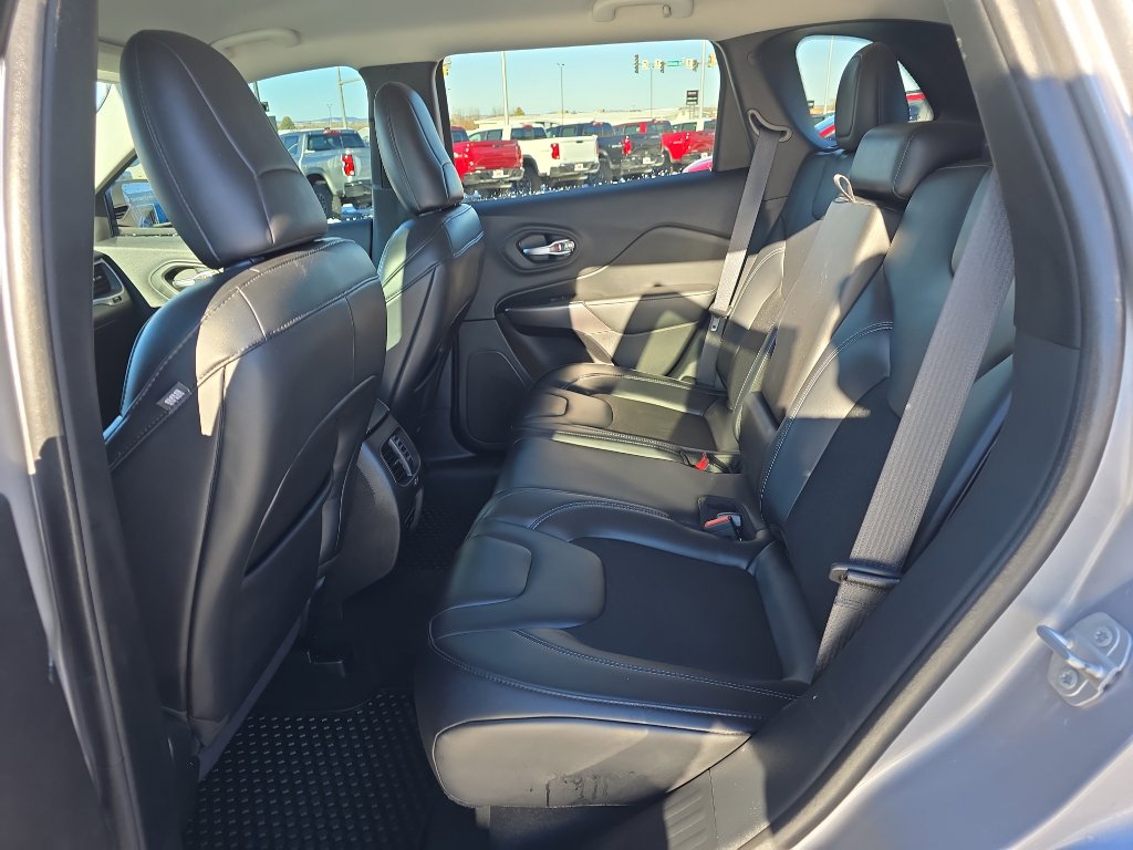 Used 2020 Jeep Cherokee Latitude Plus w/ Cold Weather Group image 19