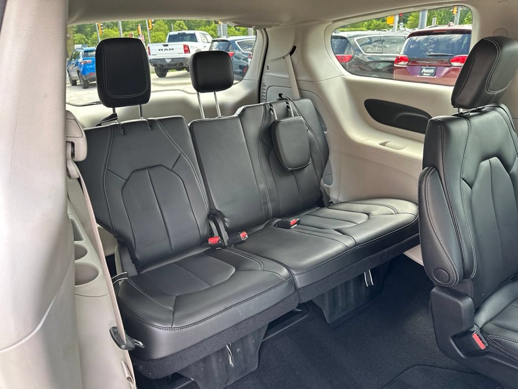 Used 2023 Chrysler Pacifica Touring-L AWD/4WD image 22