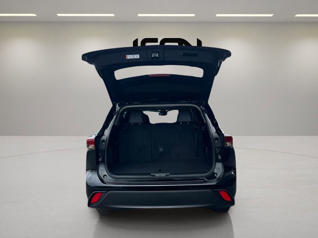 Used 2025 Toyota Highlander XLE image 14