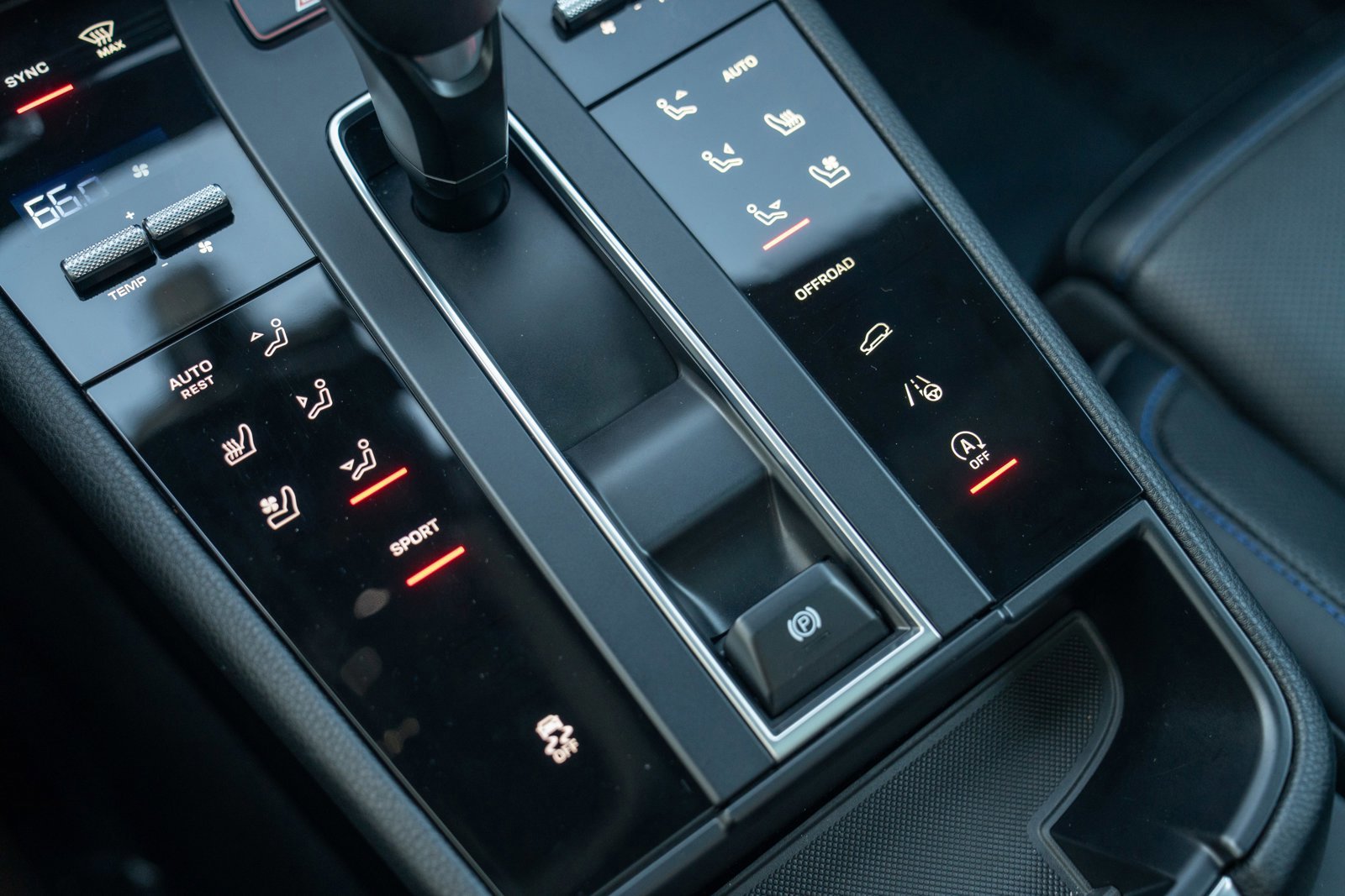 Certified 2024 Porsche Macan image 20