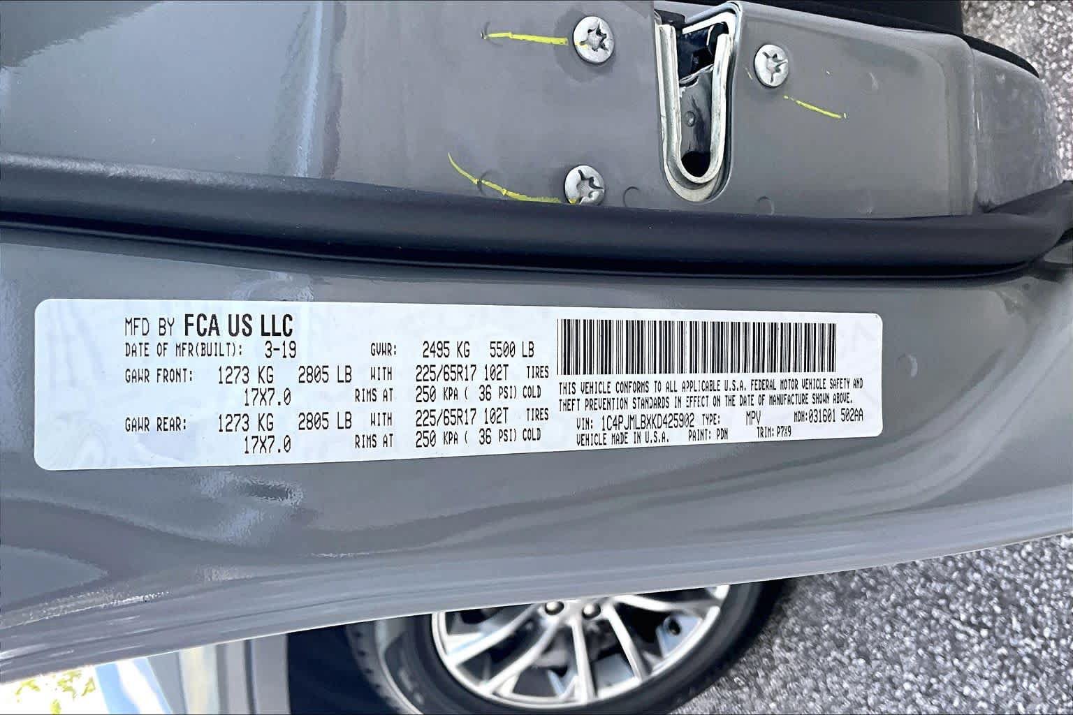 Used 2019 Jeep Cherokee Latitude Plus AWD/4WD image 31