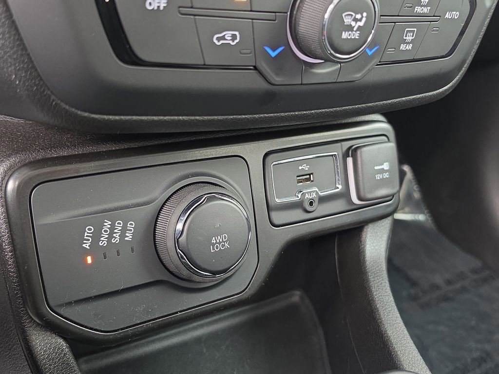 Used 2023 Jeep Renegade Limited w/ Sun/Sound Group AWD/4WD image 27
