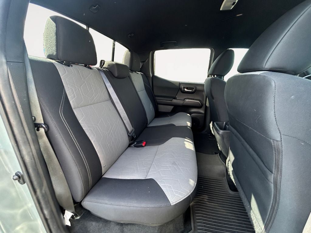 Used 2022 Toyota Tacoma TRD Off-Road AWD/4WD image 23