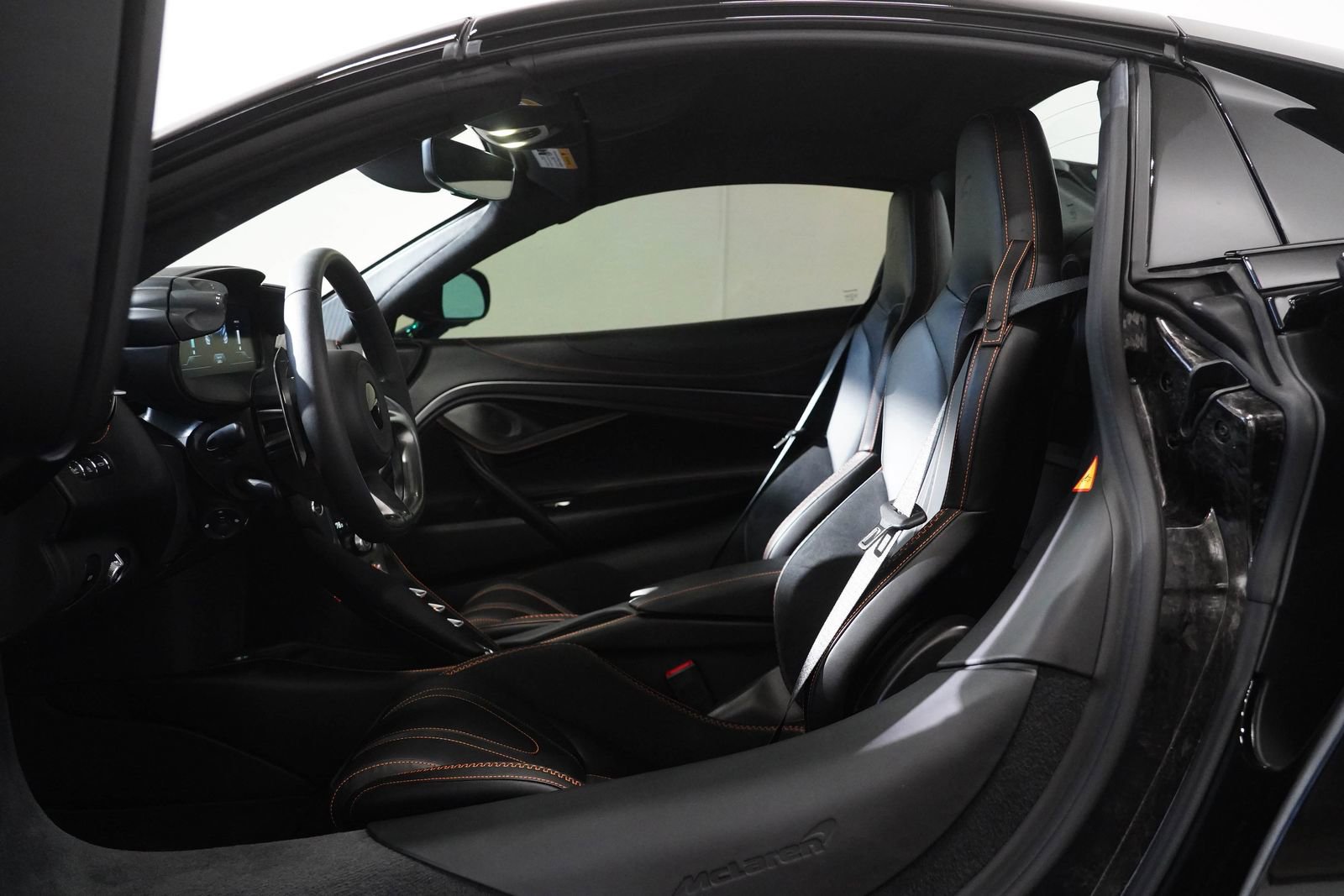 Used 2025 McLaren 750S Spider image 2