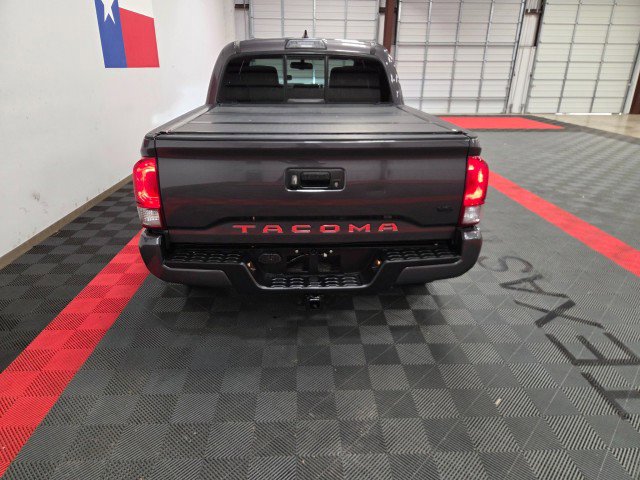 Used 2016 Toyota Tacoma TRD Sport image 27