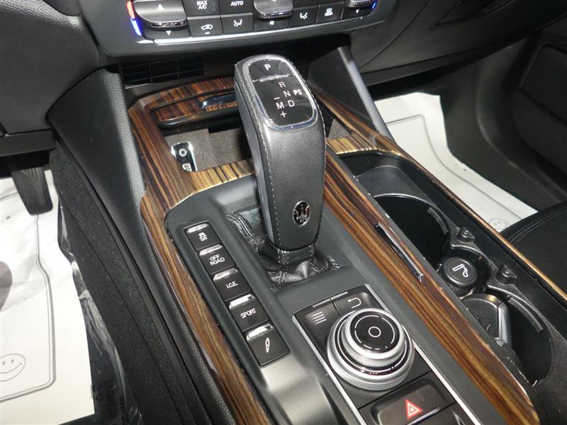 Used 2019 Maserati Levante AWD/4WD image 36