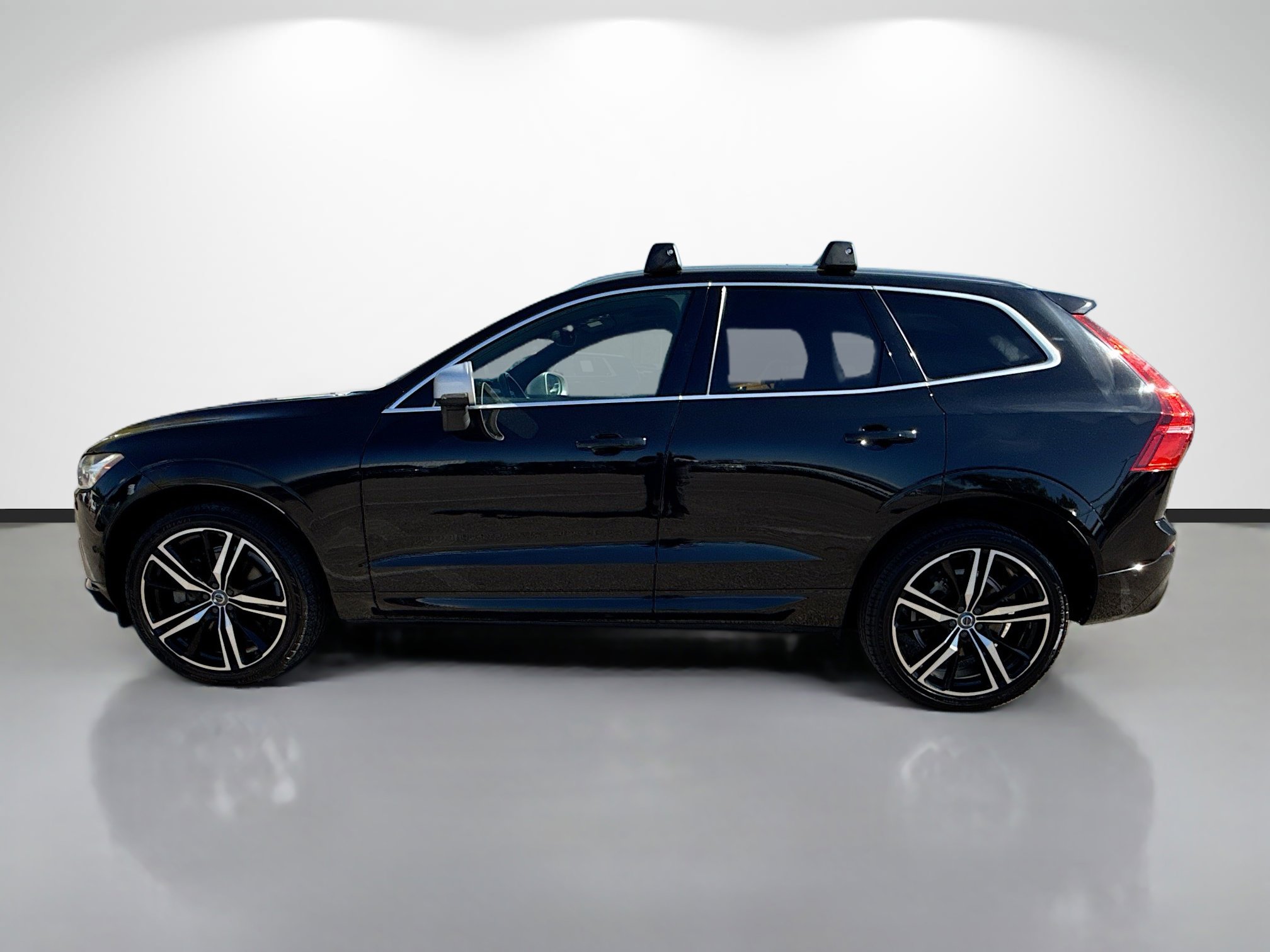 Used 2018 Volvo XC60 T6 R-Design w/ Convenience Package AWD/4WD image 6