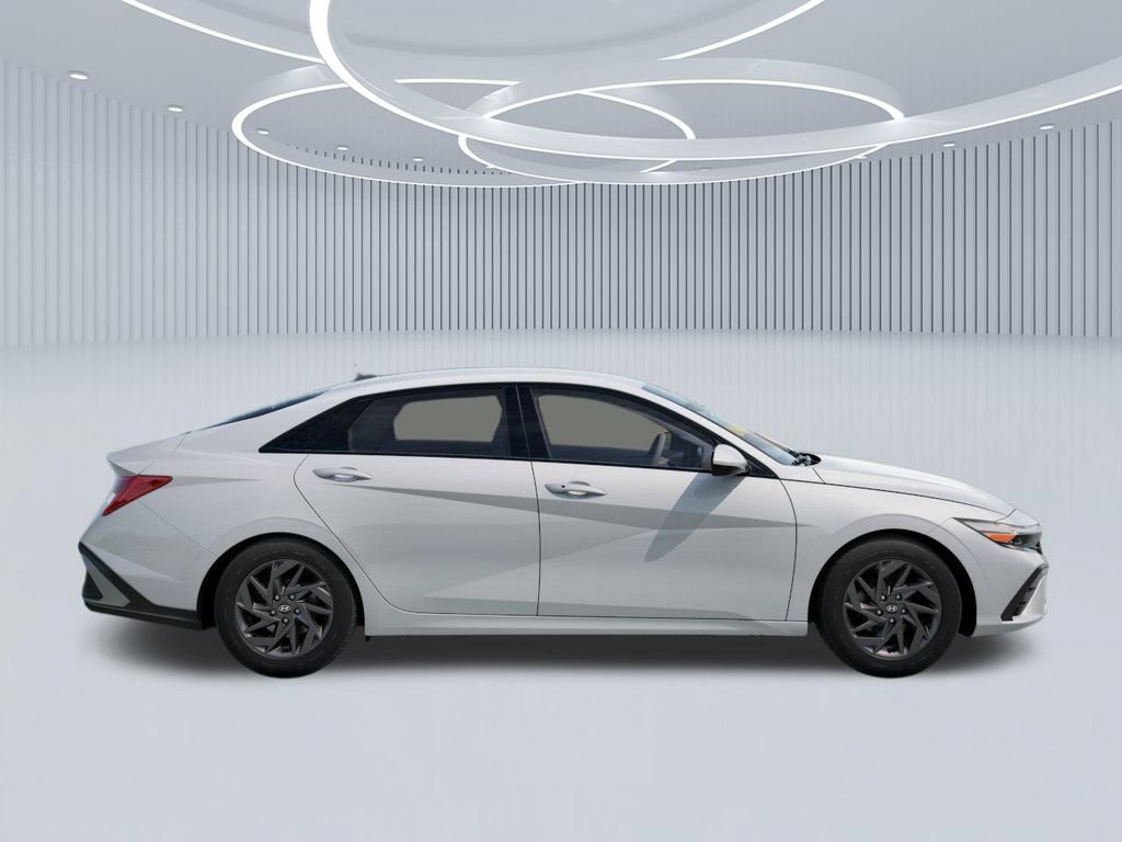 New 2026 Hyundai Elantra Hybrid FWD image 7
