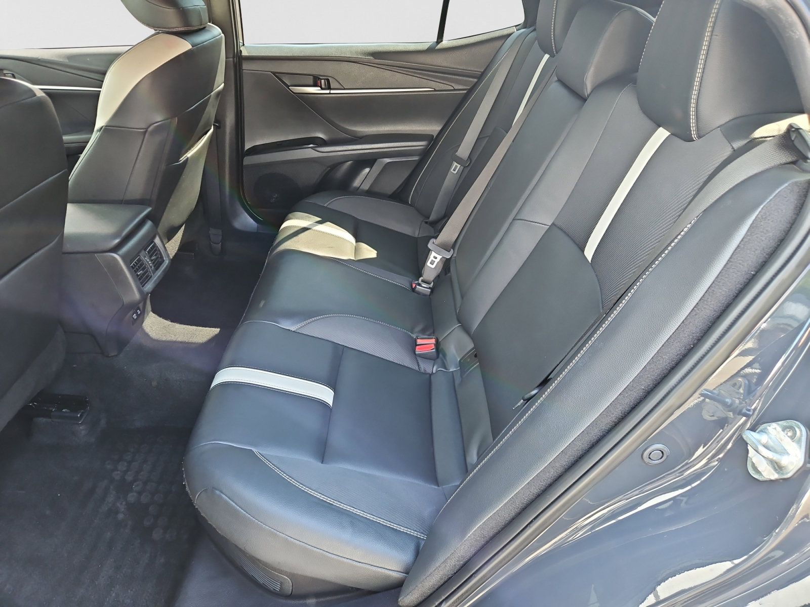 Used 2025 Toyota Camry SE FWD image 14
