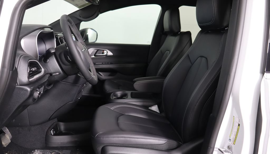New 2026 Chrysler Pacifica Select image 15
