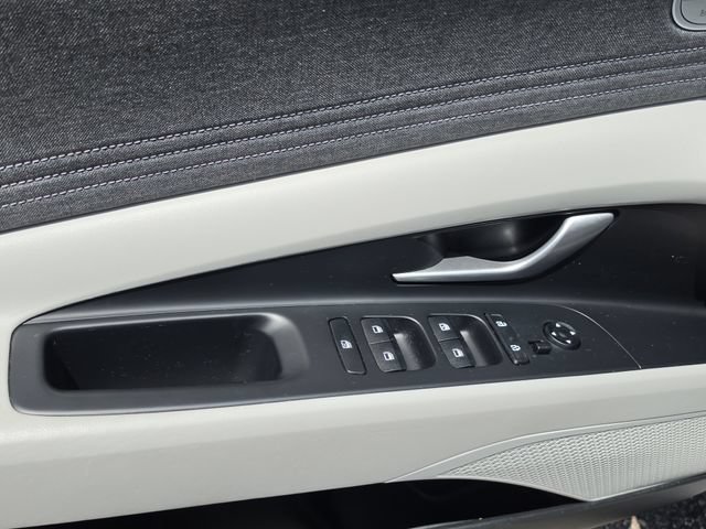 Used 2023 Hyundai Elantra Limited FWD image 18