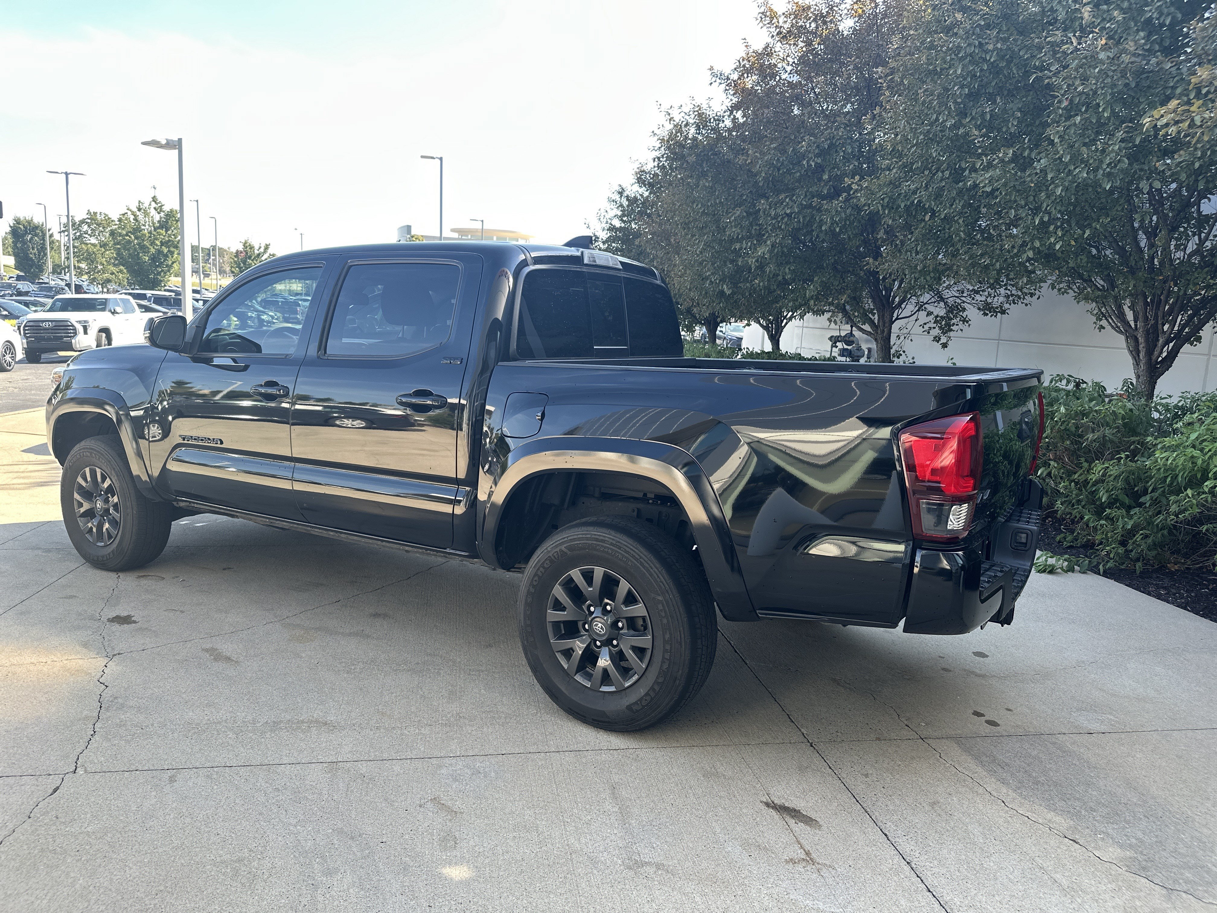 Used 2023 Toyota Tacoma SR5 w/ Technology Package AWD/4WD image 7