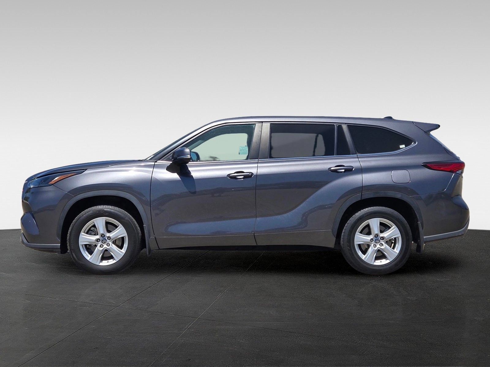 Used 2023 Toyota Highlander LE AWD/4WD image 7