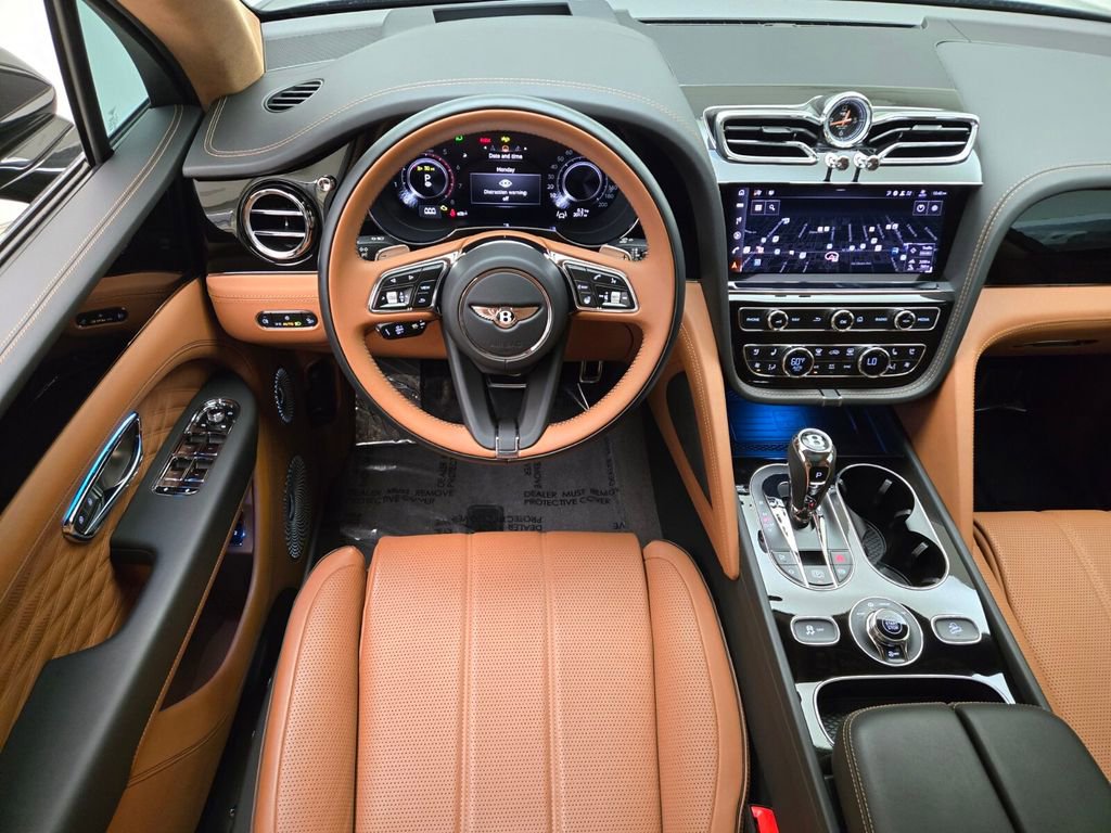 Used 2024 Bentley Bentayga image 21