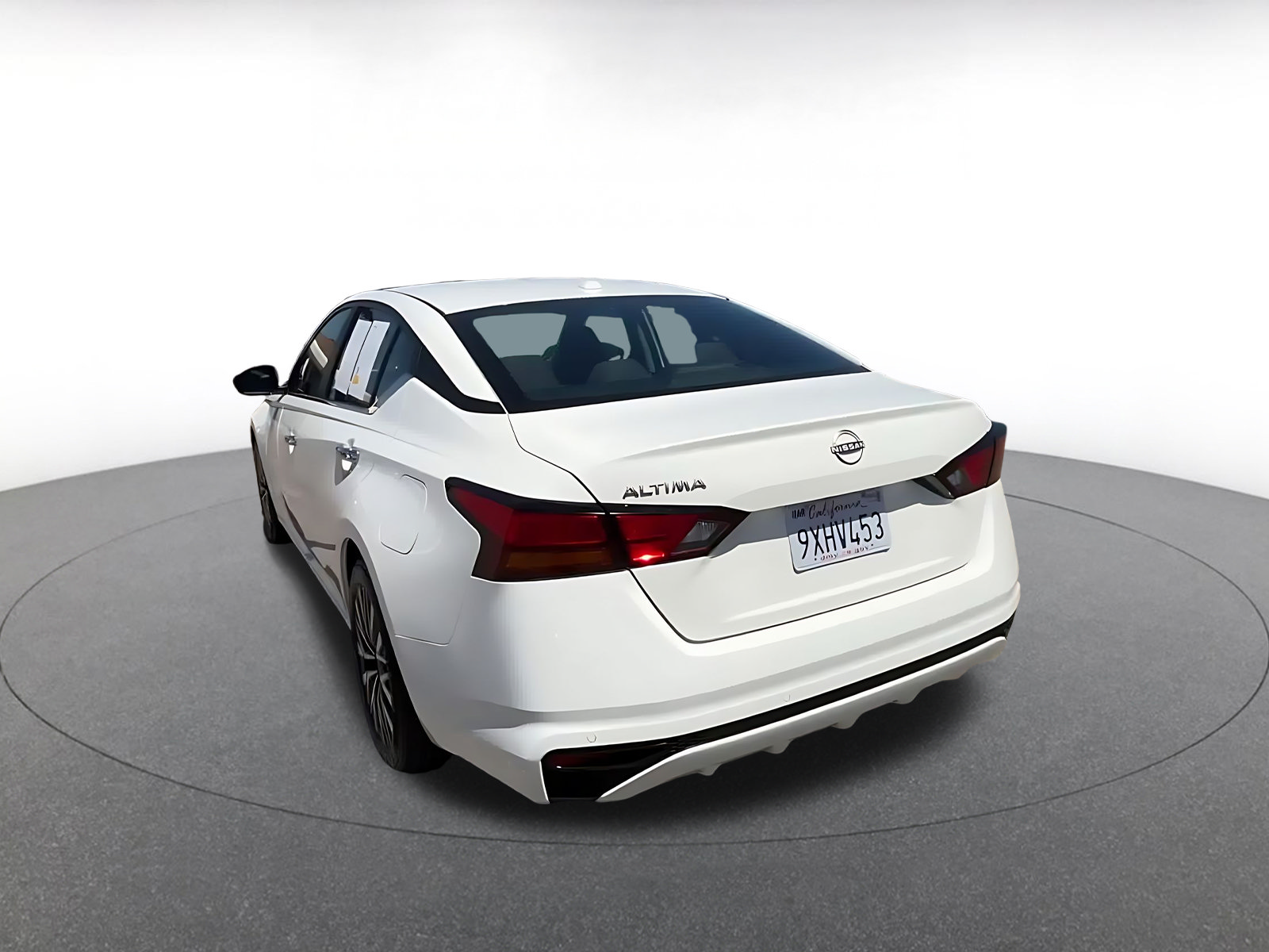 Used 2025 Nissan Altima 2.5 SV FWD image 11