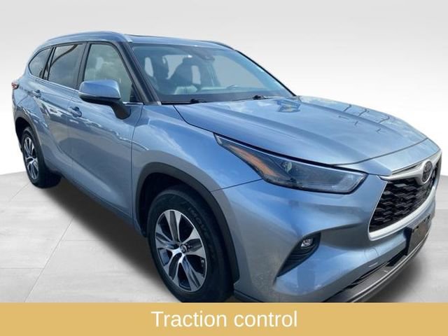 Used 2023 Toyota Highlander XLE image 4