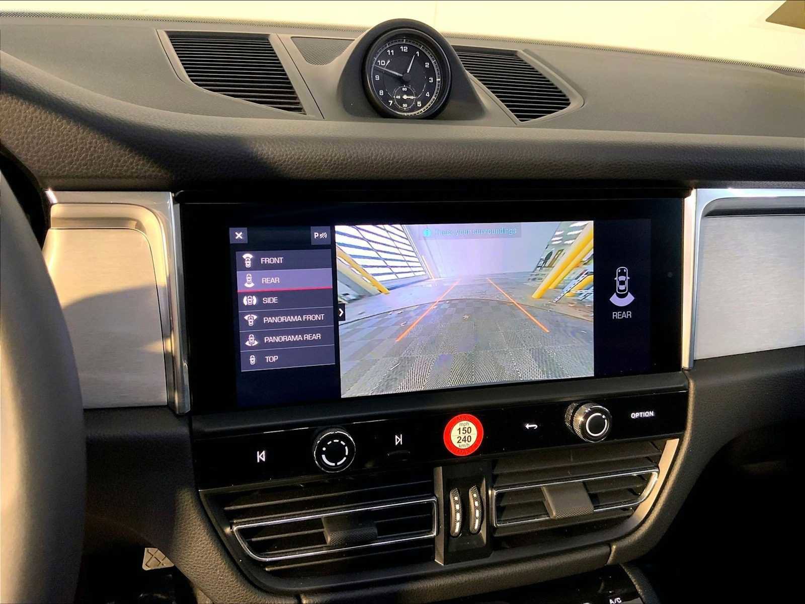 Certified 2025 Porsche Macan AWD/4WD image 31