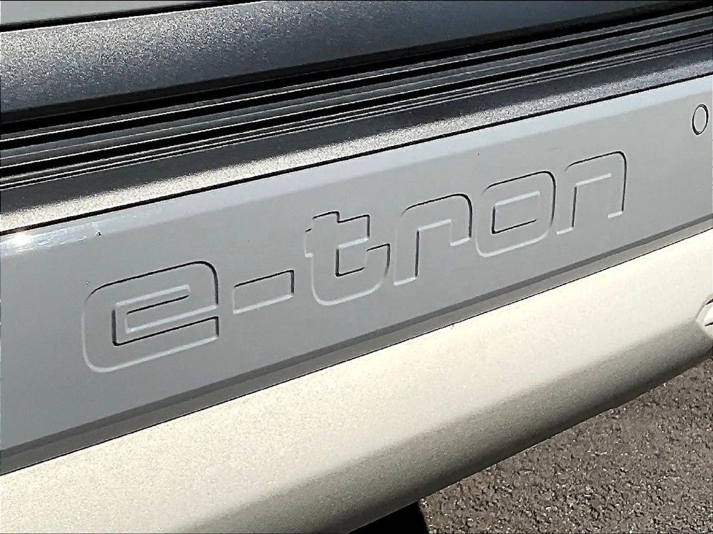 Used 2023 Audi Q4 e-tron Premium Plus RWD image 26