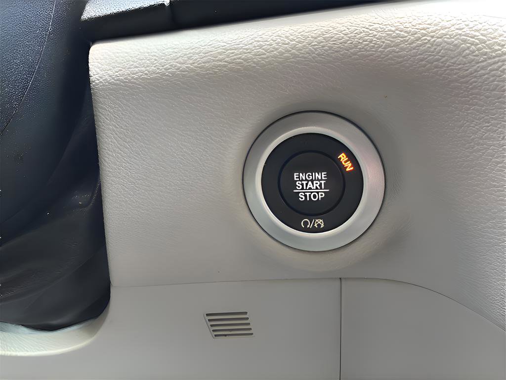 Used 2018 Chrysler Pacifica Touring-L image 28