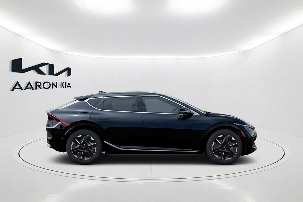 New 2026 Kia EV6 Wind RWD image 8