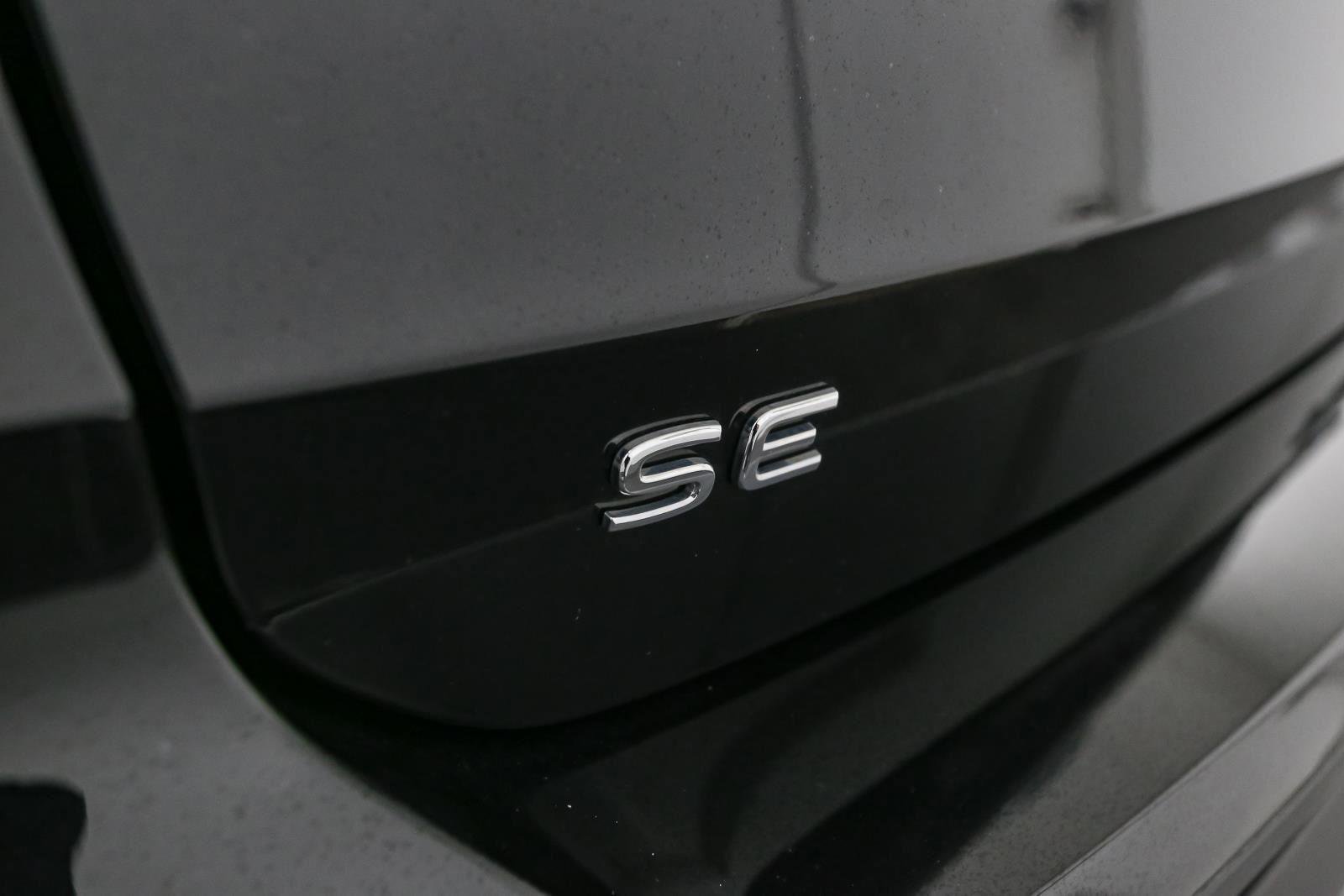 Certified 2022 Volkswagen Taos SE w/ Panoramic Sunroof Package AWD/4WD image 13