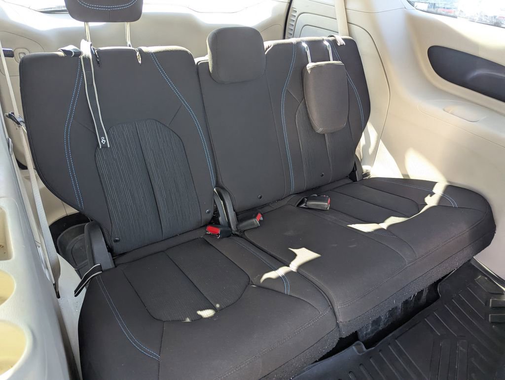 Used 2021 Chrysler Pacifica Touring image 33