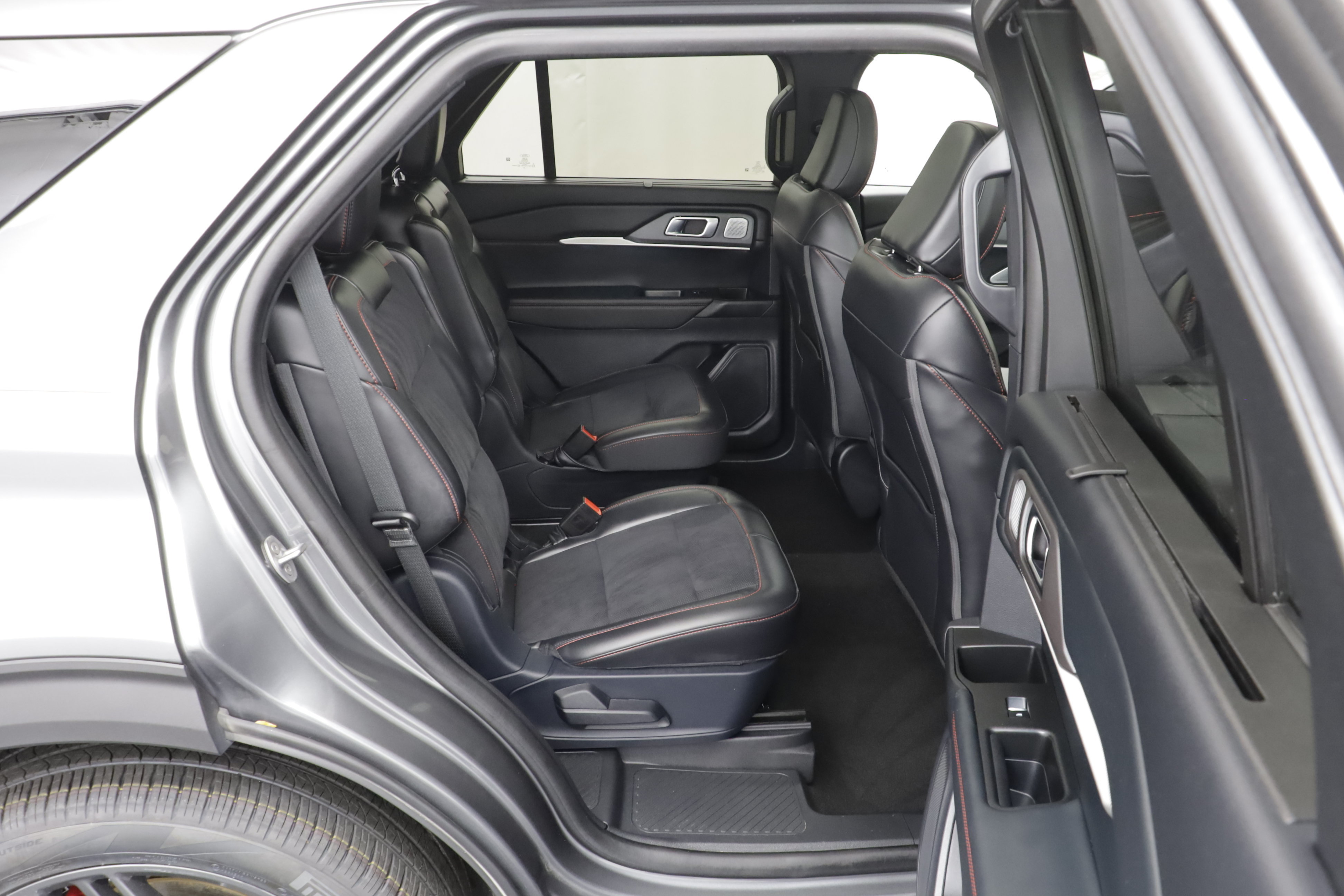 Used 2025 Ford Explorer ST AWD/4WD image 24