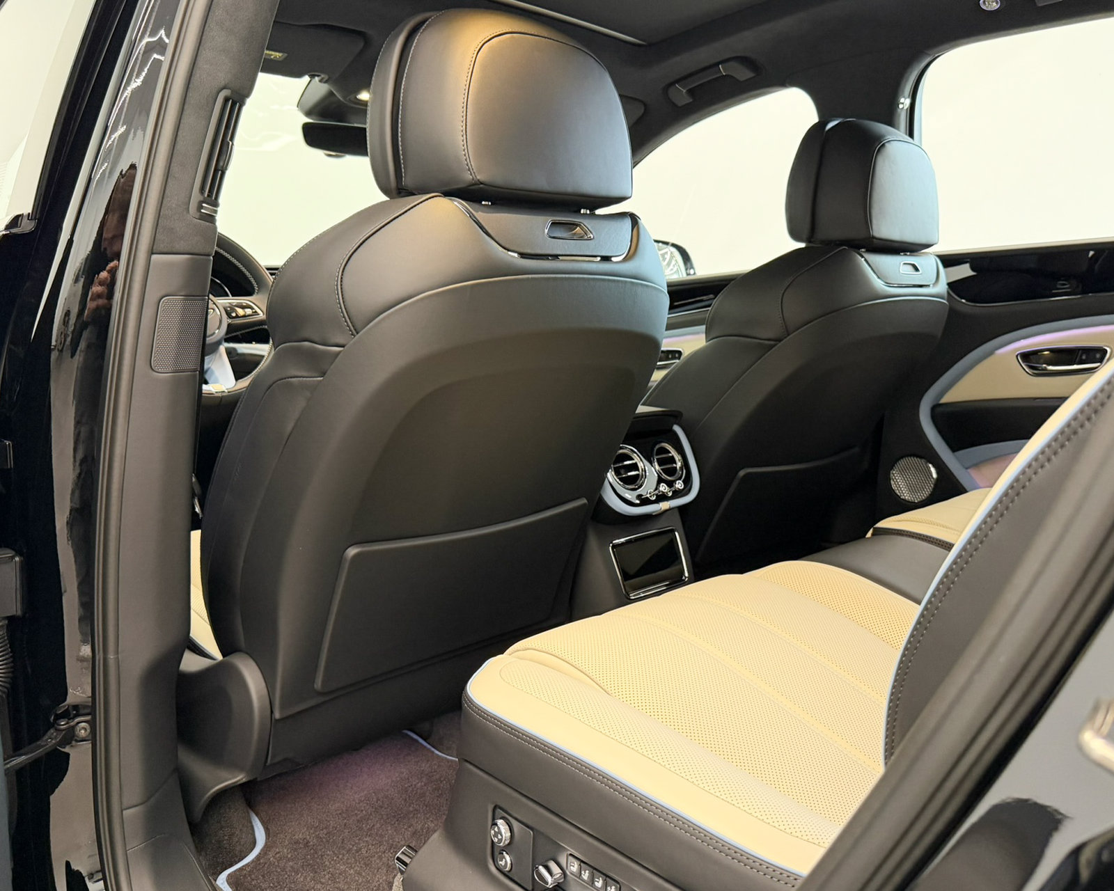 New 2027 Bentley Bentayga AWD/4WD image 48