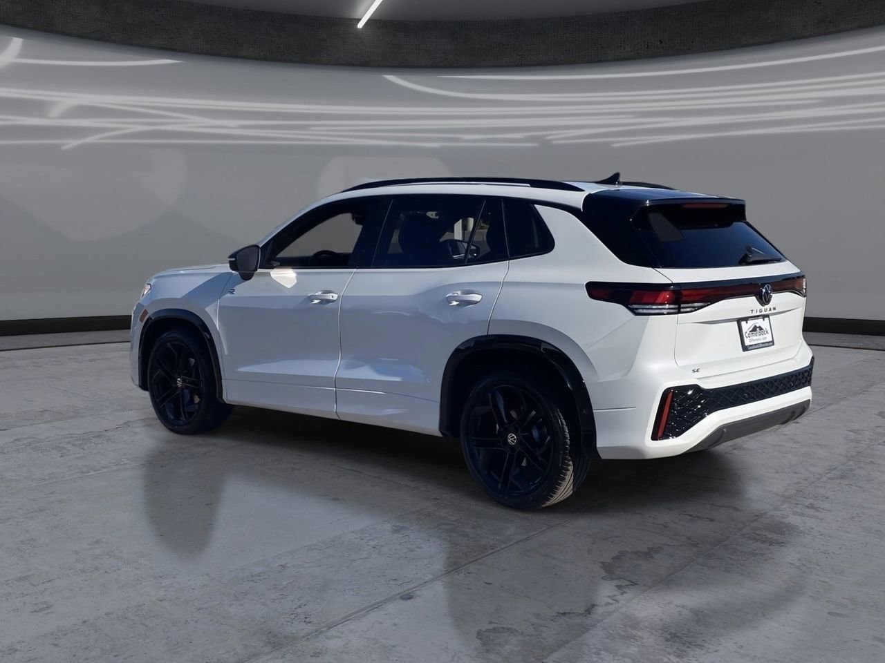 New 2026 Volkswagen Tiguan SE R-Line image 4