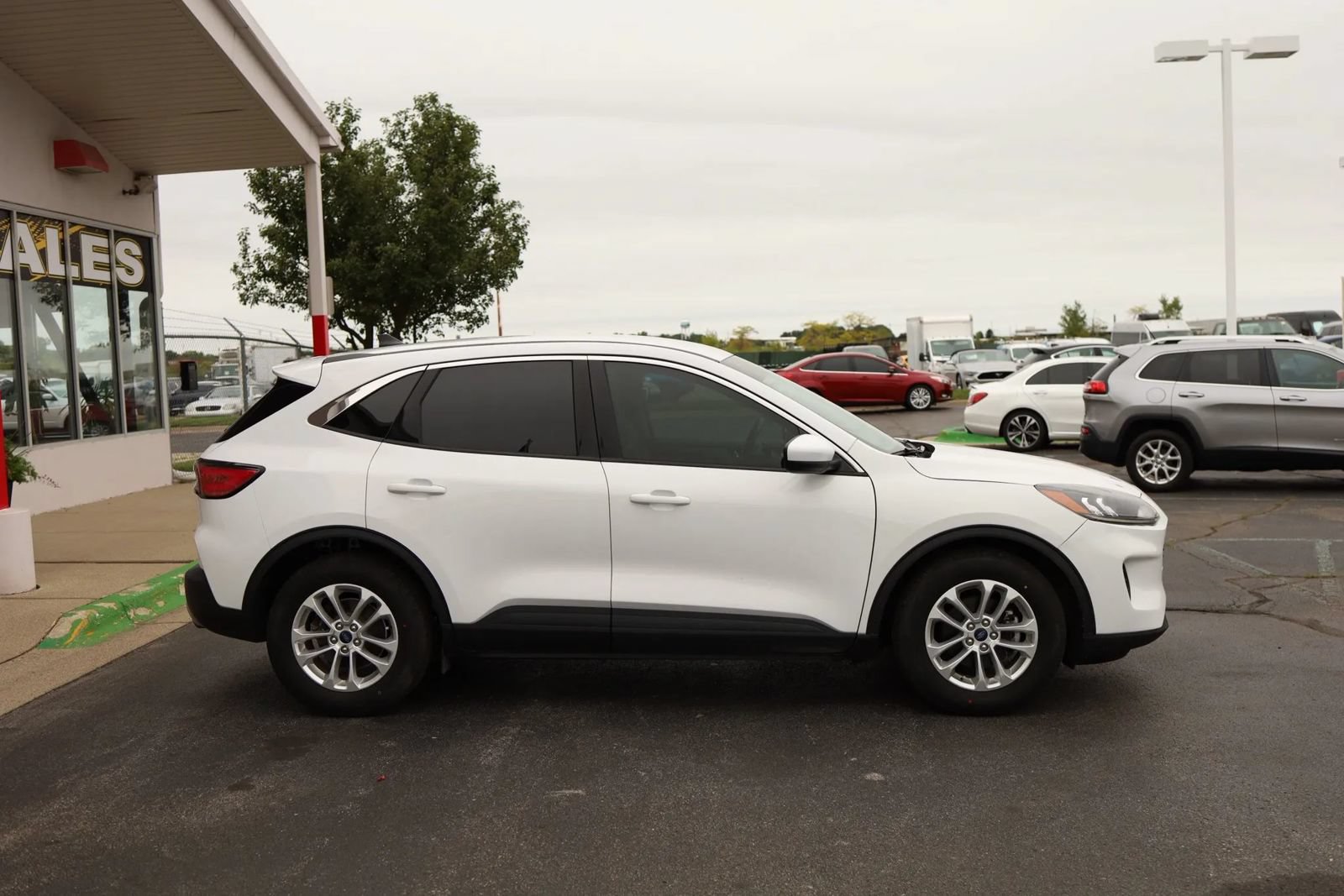 Used 2020 Ford Escape SE FWD image 4