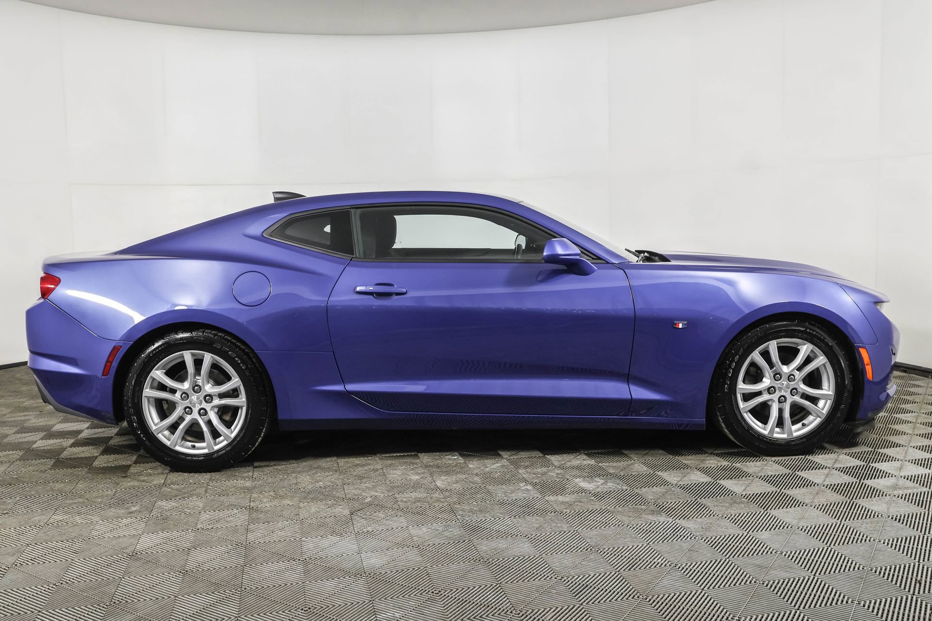 Used 2019 Chevrolet Camaro LS image 13