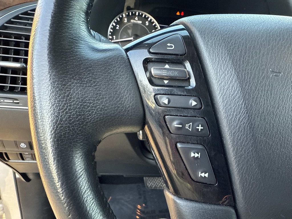 Used 2023 Nissan Armada SL w/ Captain's Chairs Package image 44