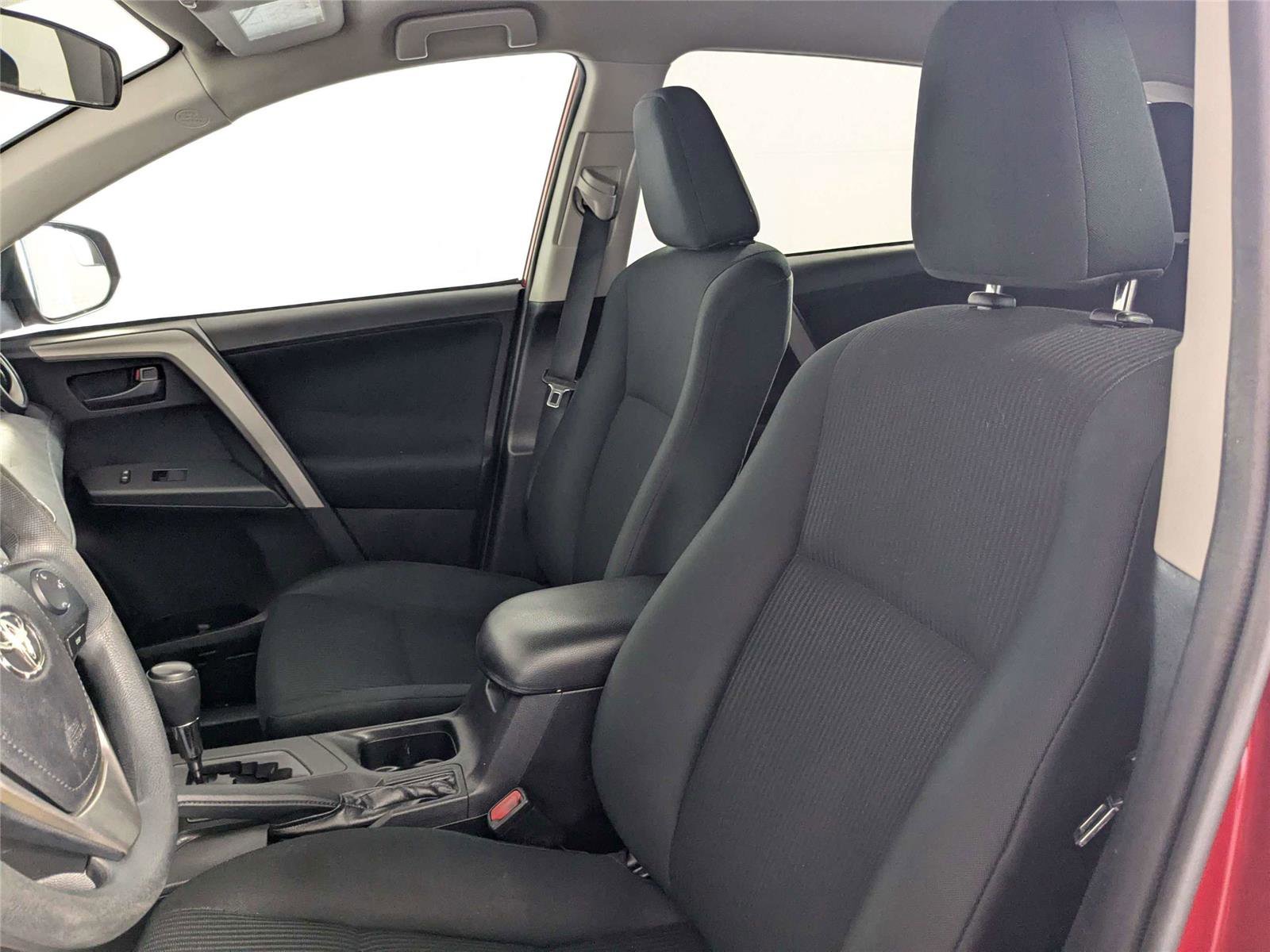 Used 2016 Toyota RAV4 LE image 13