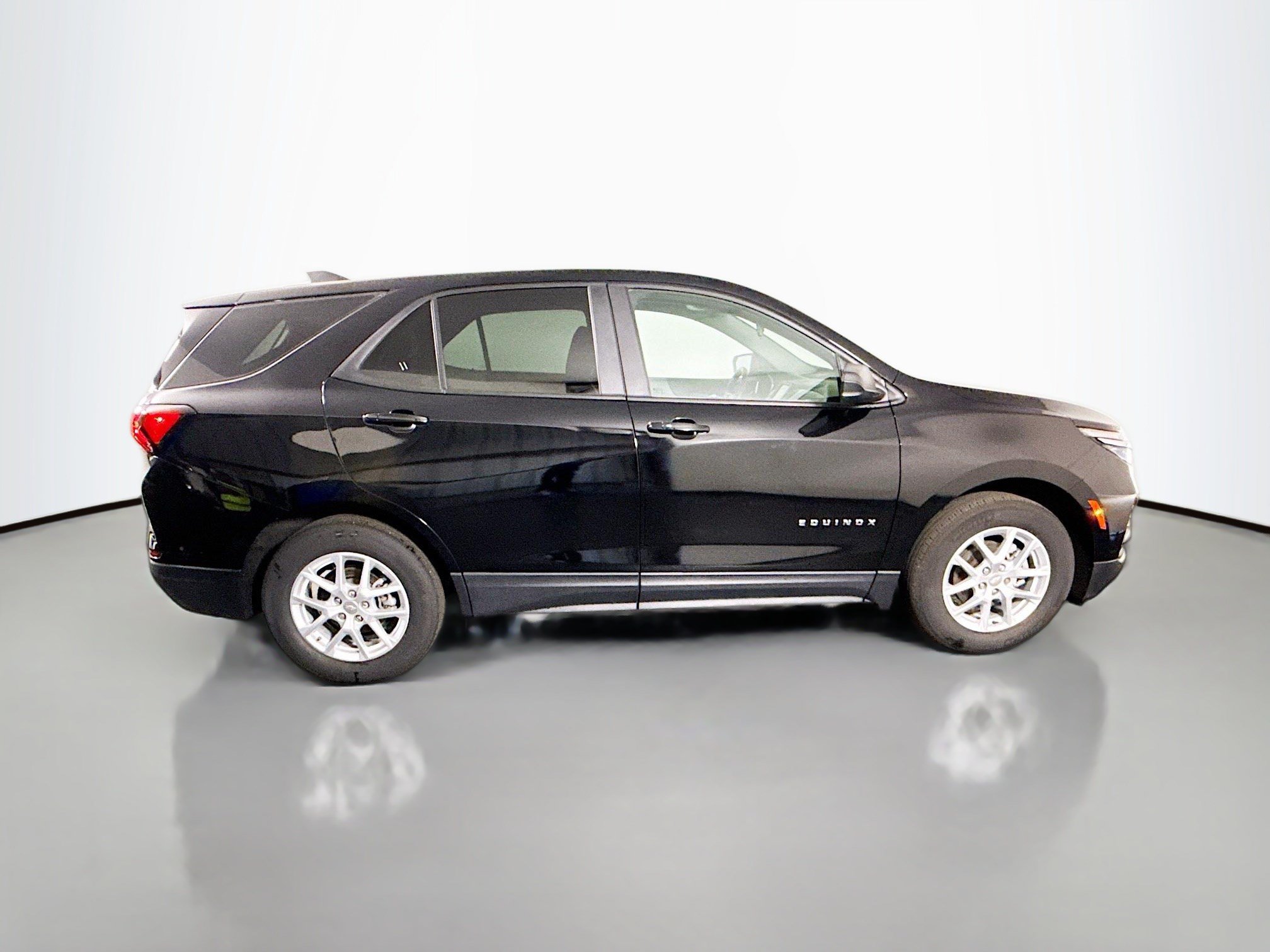 Used 2024 Chevrolet Equinox LS w/ LS Convenience Package FWD image 11