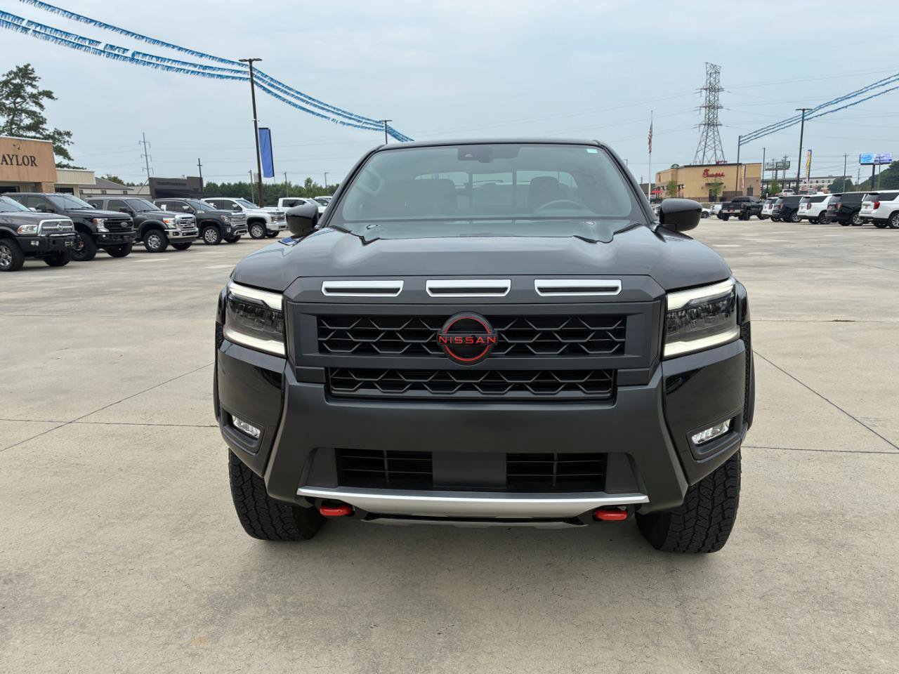 Used 2026 Nissan Frontier PRO-4X AWD/4WD image 3