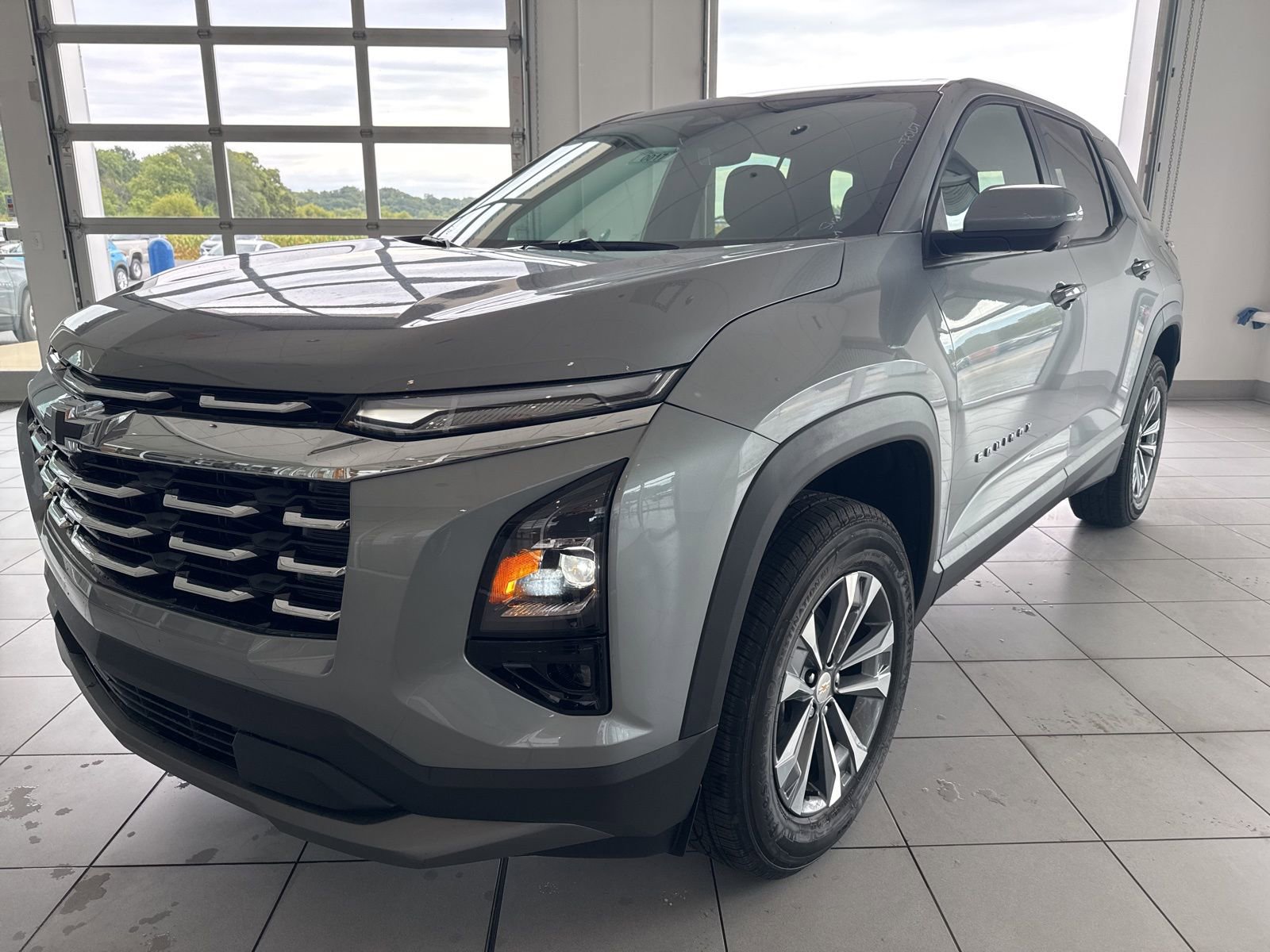 New 2026 Chevrolet Equinox LT w/ Convenience Package II image 3