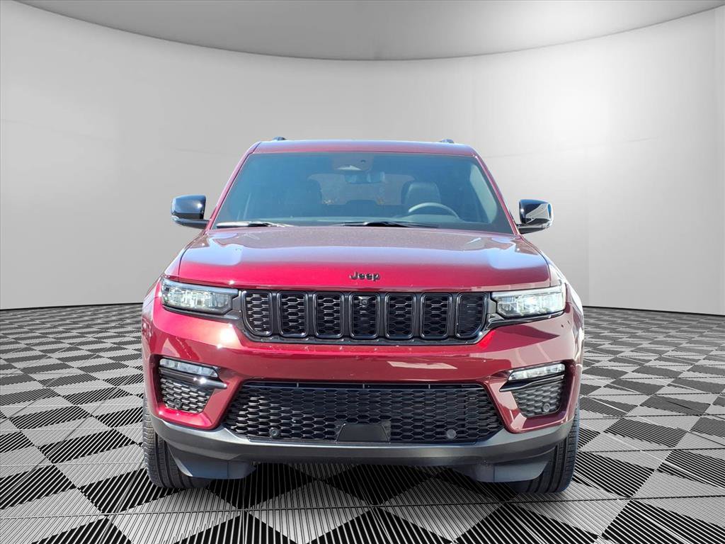 Used 2025 Jeep Grand Cherokee Limited w/ Luxury Tech Group II image 3