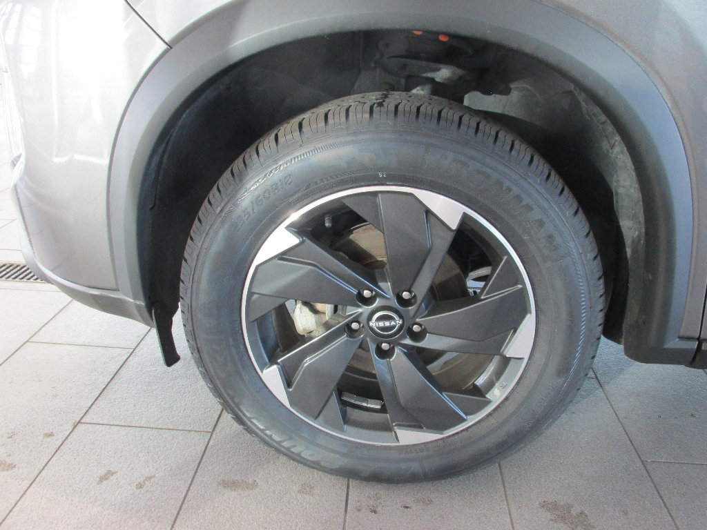 Used 2024 Nissan Rogue SV image 13