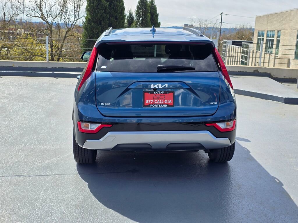 Used 2024 Kia Niro EX Touring image 6