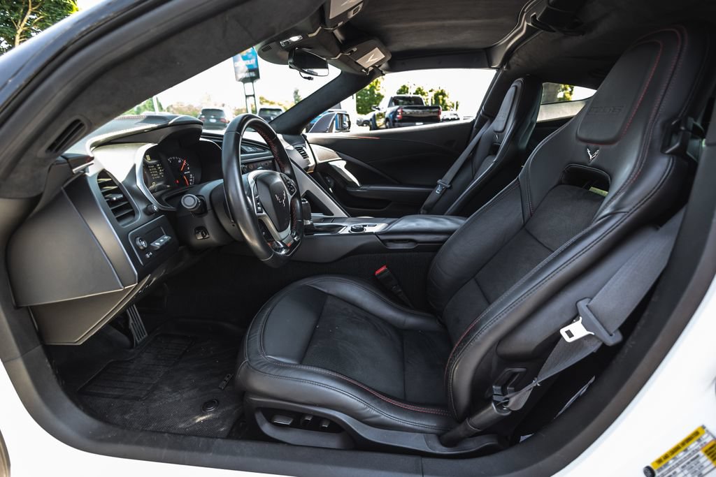 Used 2016 Chevrolet Corvette Z06 w/ 3LZ Preferred Equipment Group RWD image 28